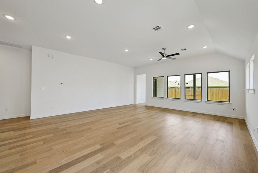 Spacious, unfurnished interior of a new home in Prairie Winds, Hutto (Image 19).