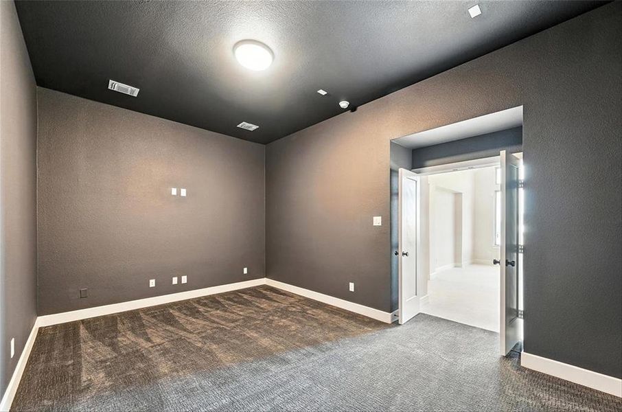 Spacious, unfurnished interior of a new home in Saddle Star Estates, Rockwall (Image 11). Spacious, unfurnished interior of a new home in Saddle Star Estates, Rockwall (Image 11).