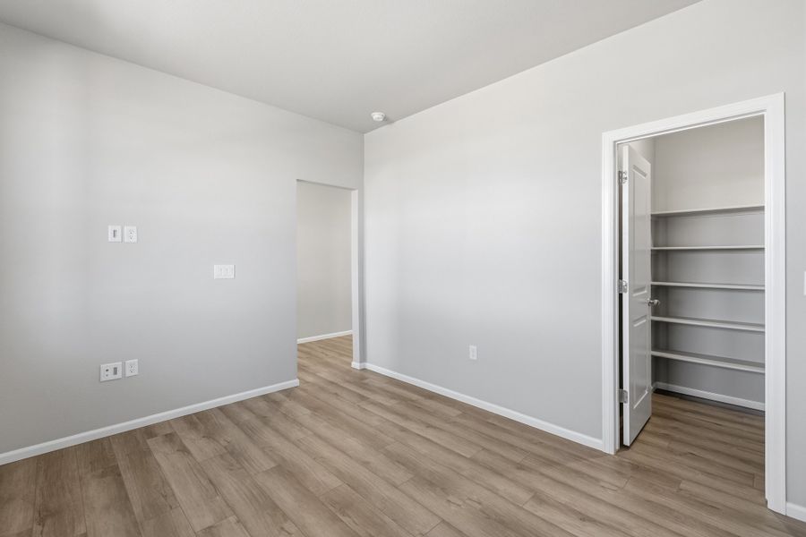 Spacious, unfurnished interior of a new home in Talon Pointe, Thornton (Image 14).