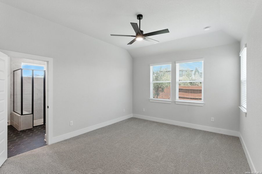 Spacious, unfurnished interior of a new home in Stillwater Ranch, San Antonio (Image 23).