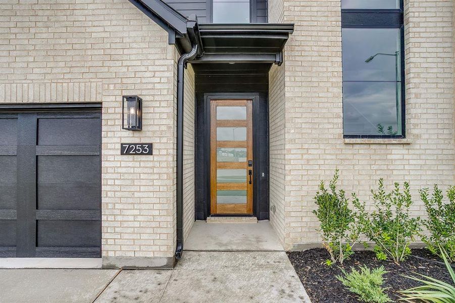 Exterior details and patio area of a home in Talon Hills, Fort Worth (Image 3). Exterior details and patio area of a home in Talon Hills, Fort Worth (Image 3).