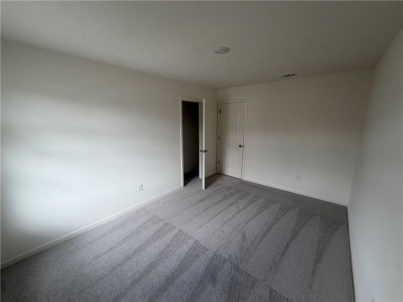 Spacious, unfurnished interior of a new home in Mt. Tabor Ridge, Dallas (Image 14).