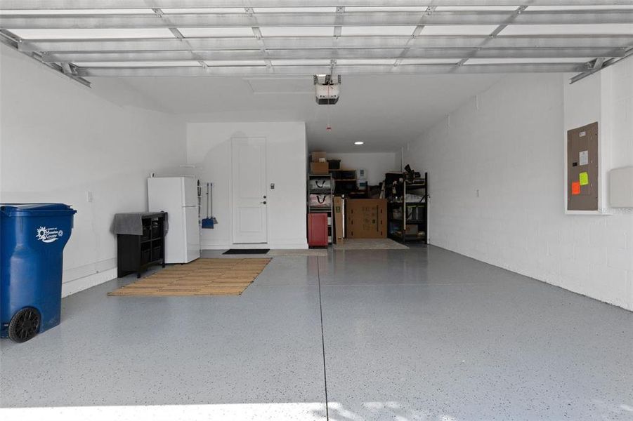 Spacious, unfurnished interior of a new home in , Bradenton (Image 21).