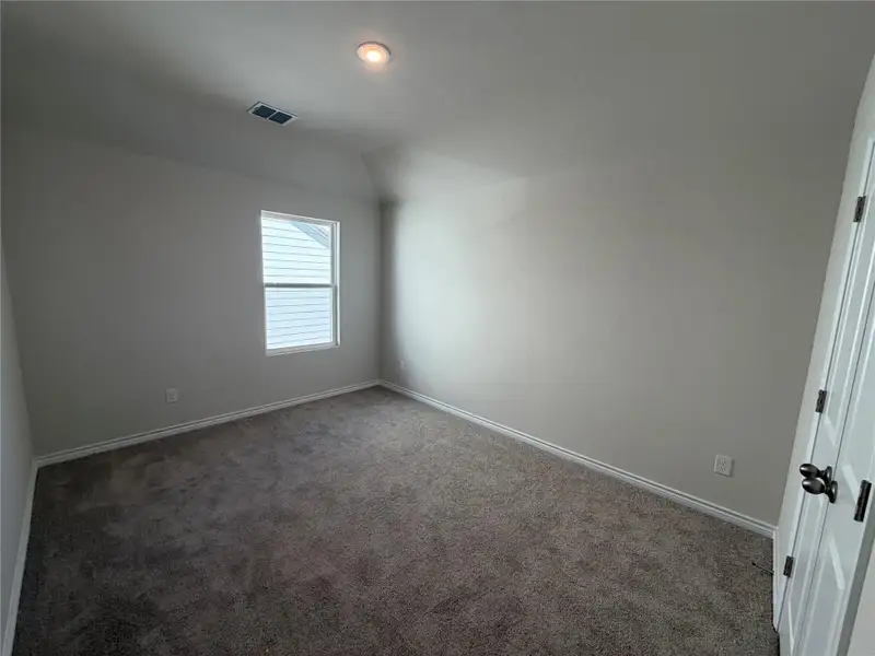 Spacious, unfurnished interior of a new home in Lariat, Liberty Hill (Image 10).