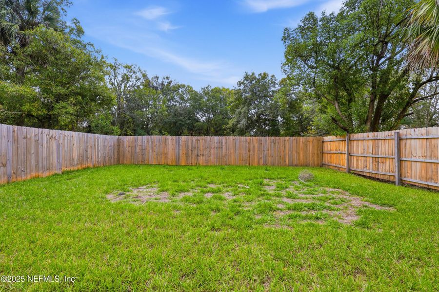 Exterior details and patio area of a home in , Jacksonville (Image 20).