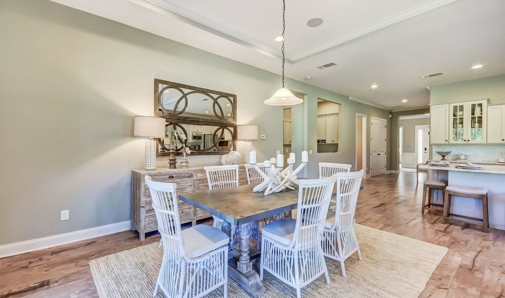 Dining area with tray ceiling