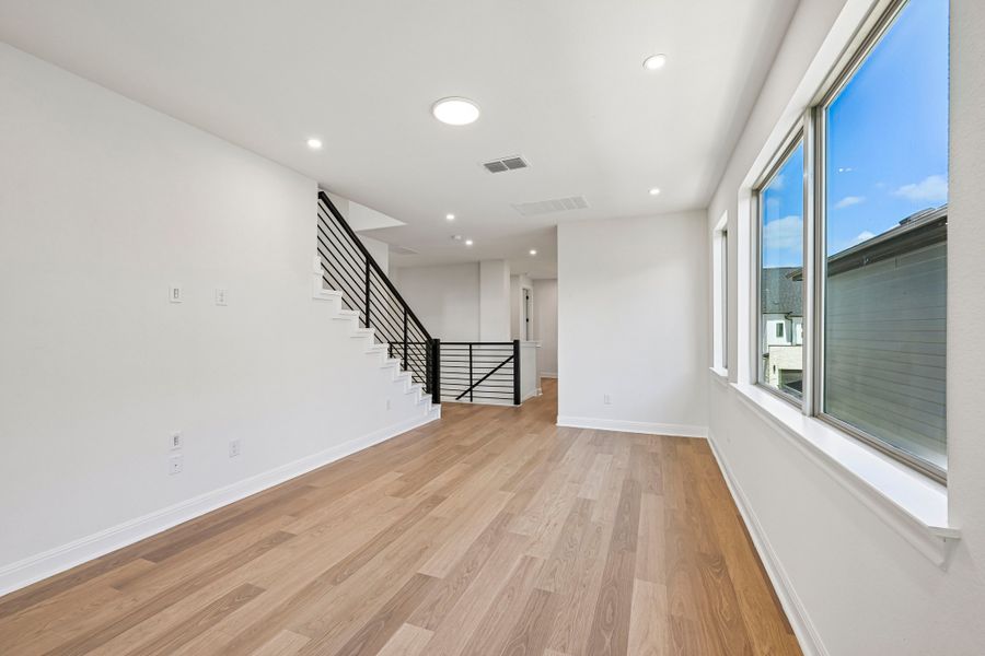 Spacious, unfurnished interior of a new home in Foxfield, Austin (Image 21).