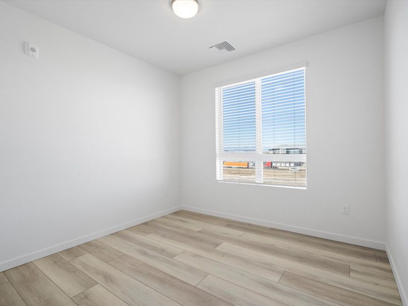 Spacious, unfurnished interior of a new home in Gateway Commons, Denver (Image 24).