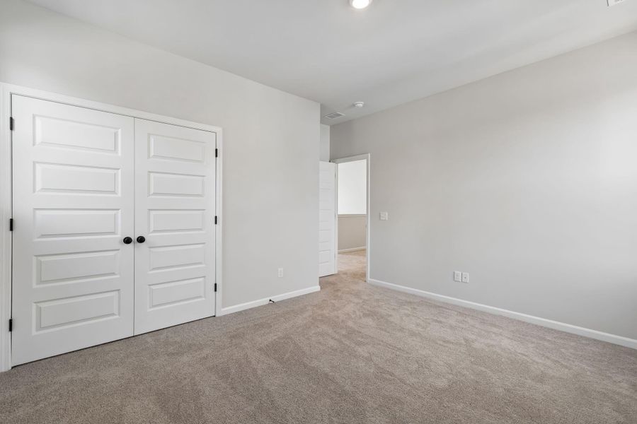 Spacious, unfurnished interior of a new home in Heron's Walk at Summers Corner, Summerville (Image 44).