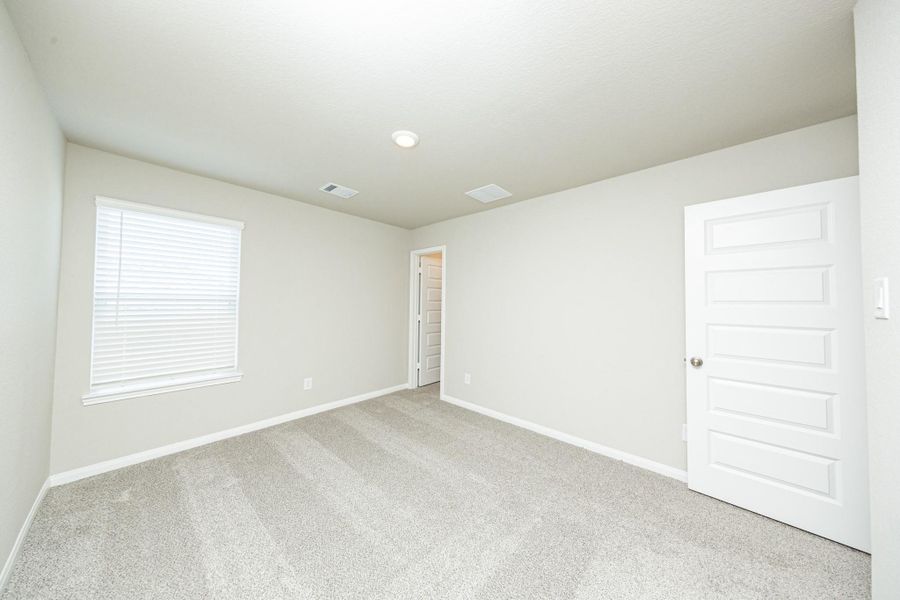 Spacious, unfurnished interior of a new home in River's Edge, Conroe (Image 19). Spacious, unfurnished interior of a new home in River's Edge, Conroe (Image 19).