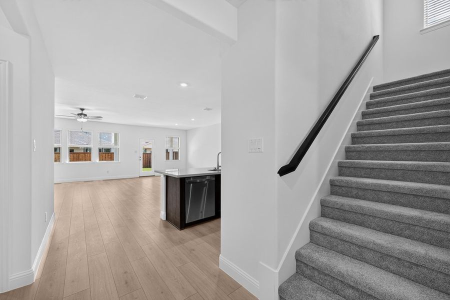 Spacious, unfurnished interior of a new home in Madero 50s, Fort Worth (Image 29).