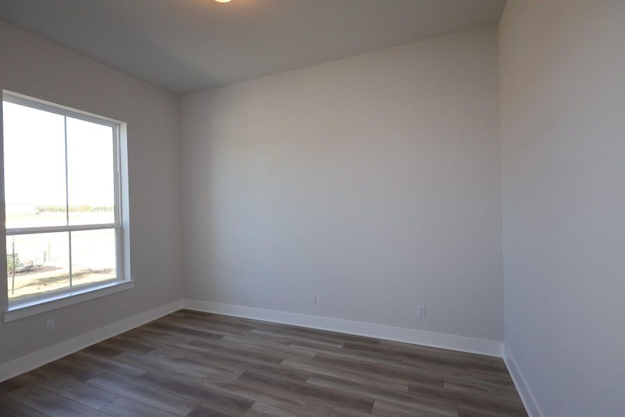 Spacious, unfurnished interior of a new home in Lariat, Liberty Hill (Image 24).
