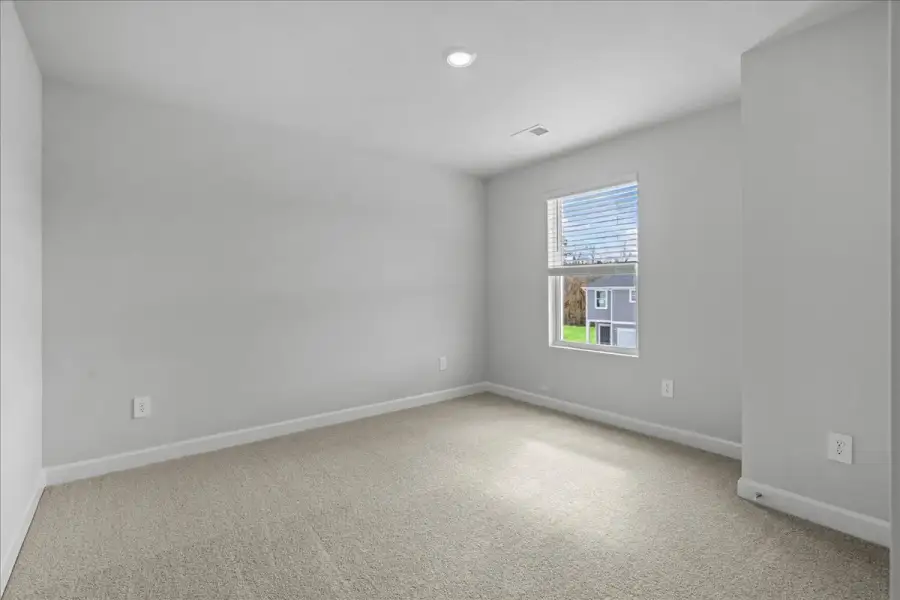 Spacious, unfurnished interior of a new home in Creek Ridge - Heritage Collection, Spartanburg (Image 18).