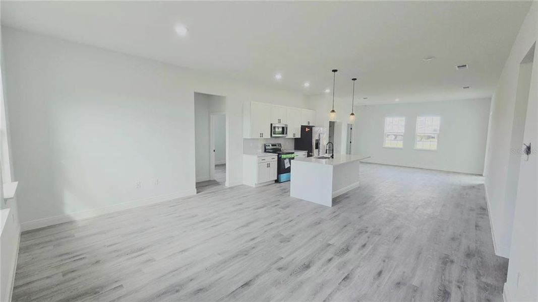 Spacious, unfurnished interior of a new home in , Ocala (Image 33).
