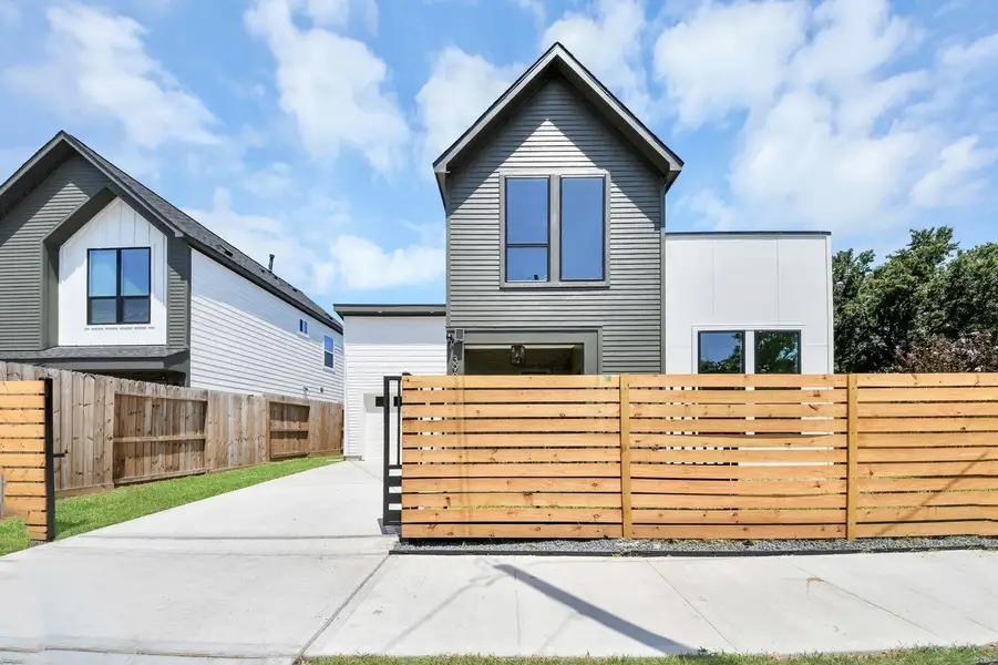 Front exterior of a new home in , Houston, TX, highlighting curb appeal (Image 2). Front exterior of a new home in , Houston, TX, highlighting curb appeal (Image 2).