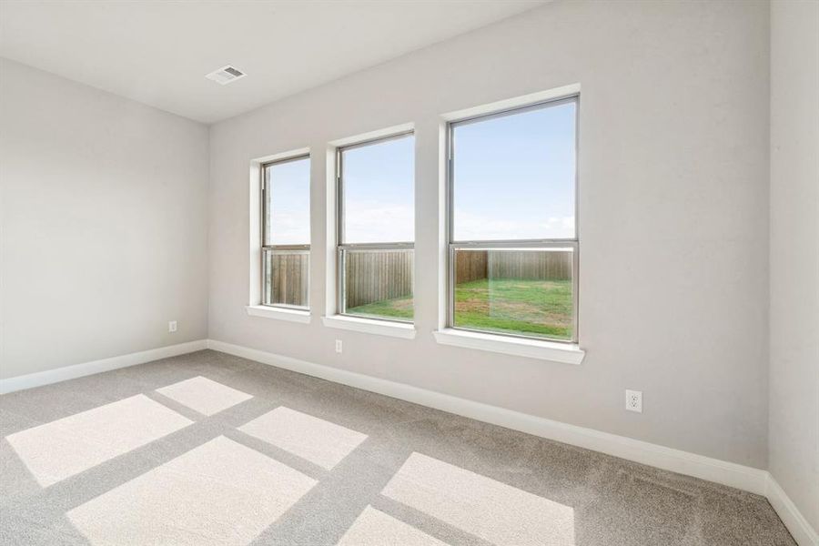 Spacious, unfurnished interior of a new home in Myrtle Creek, Waxahachie (Image 33).