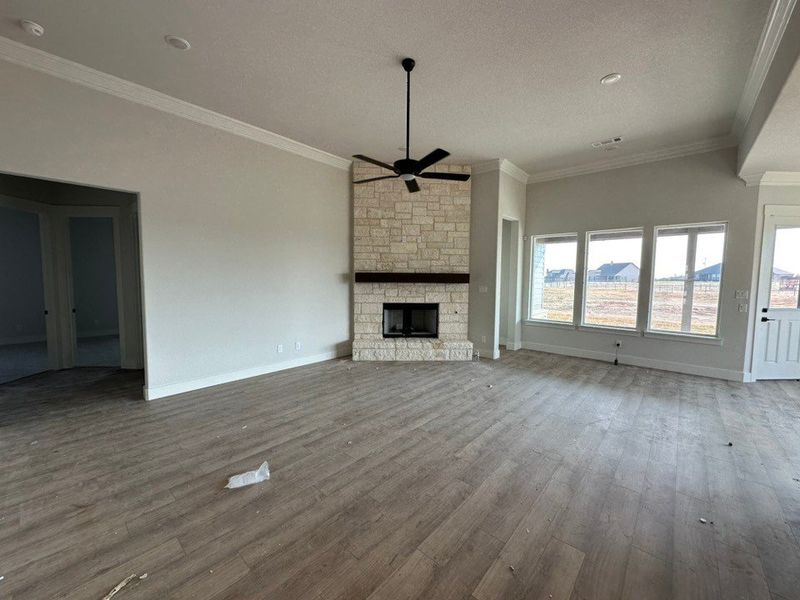 Spacious, unfurnished interior of a new home in Eagle Ridge Estates, Weatherford (Image 11).