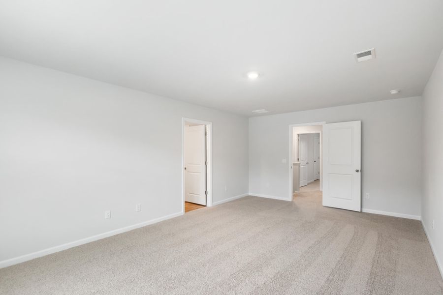 Spacious, unfurnished interior of a new home in Carolina Groves, Moncks Corner (Image 26).