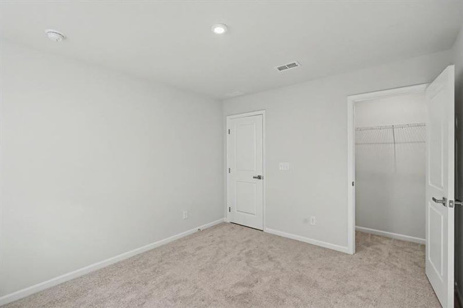 Spacious, unfurnished interior of a new home in Sterling Oaks, Ash (Image 14).