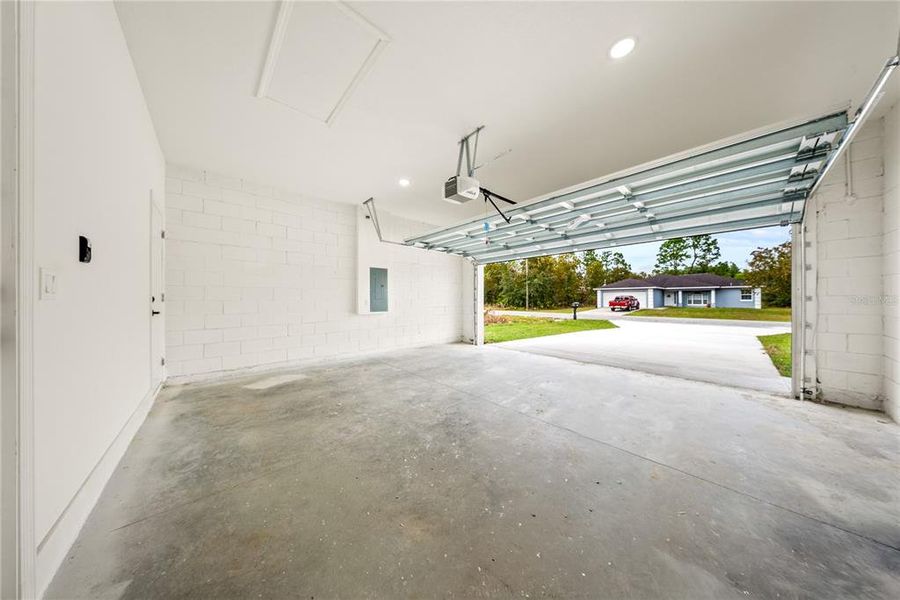 Spacious, unfurnished interior of a new home in , Dunnellon (Image 36).