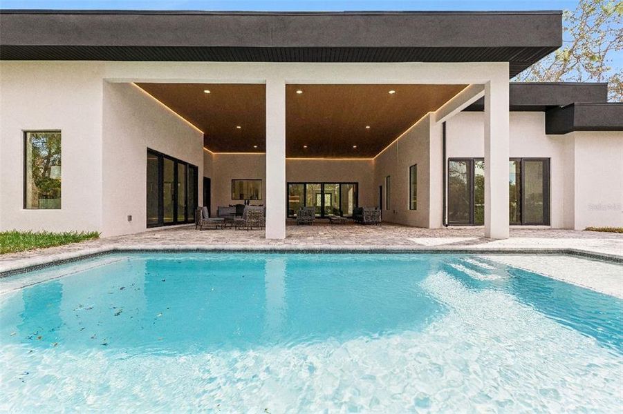 Exterior details and patio area of a home in , Winter Springs (Image 27).