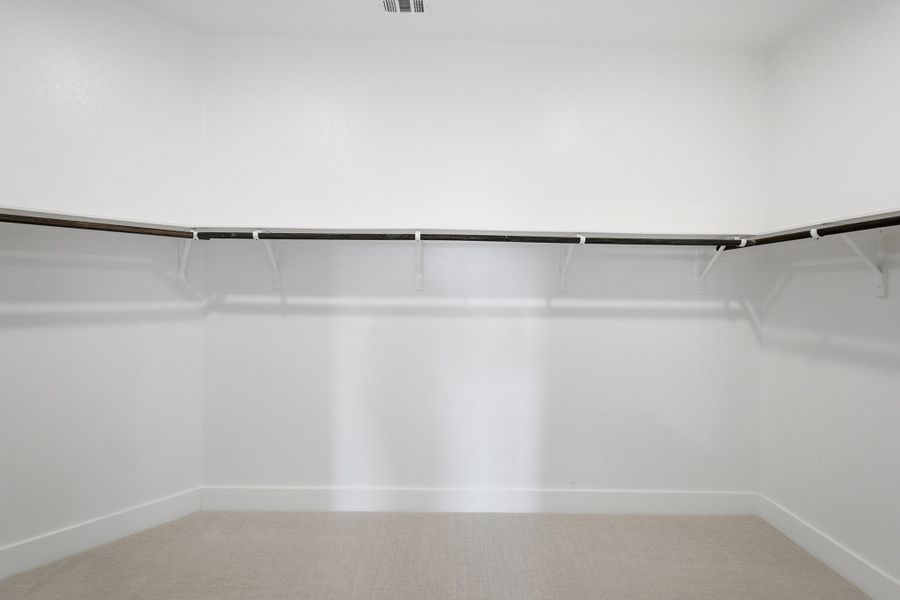 Spacious, unfurnished interior of a new home in Sunfield, Buda (Image 25).