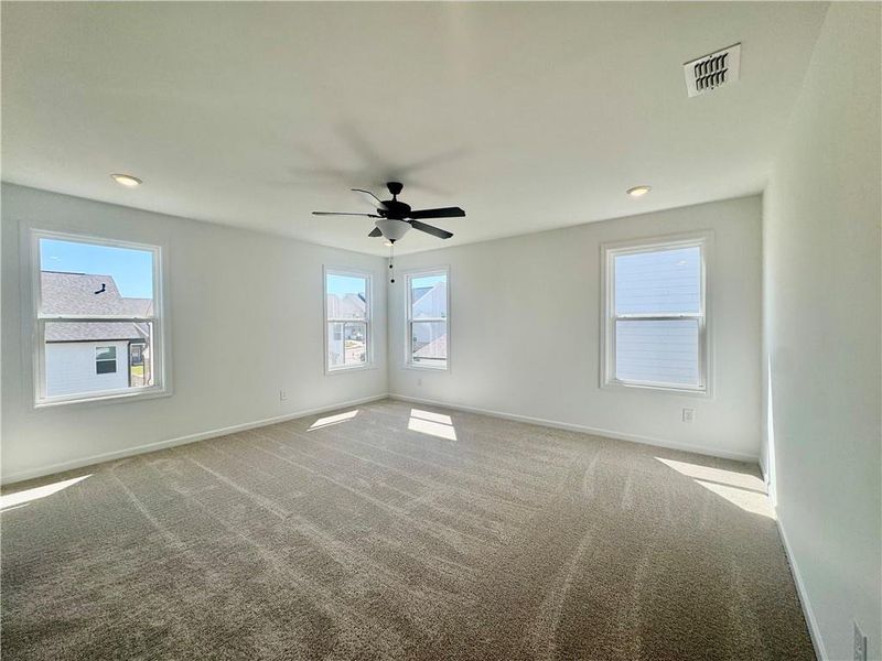 Spacious, unfurnished interior of a new home in Eastlyn Crossing, Flowery Branch (Image 17).