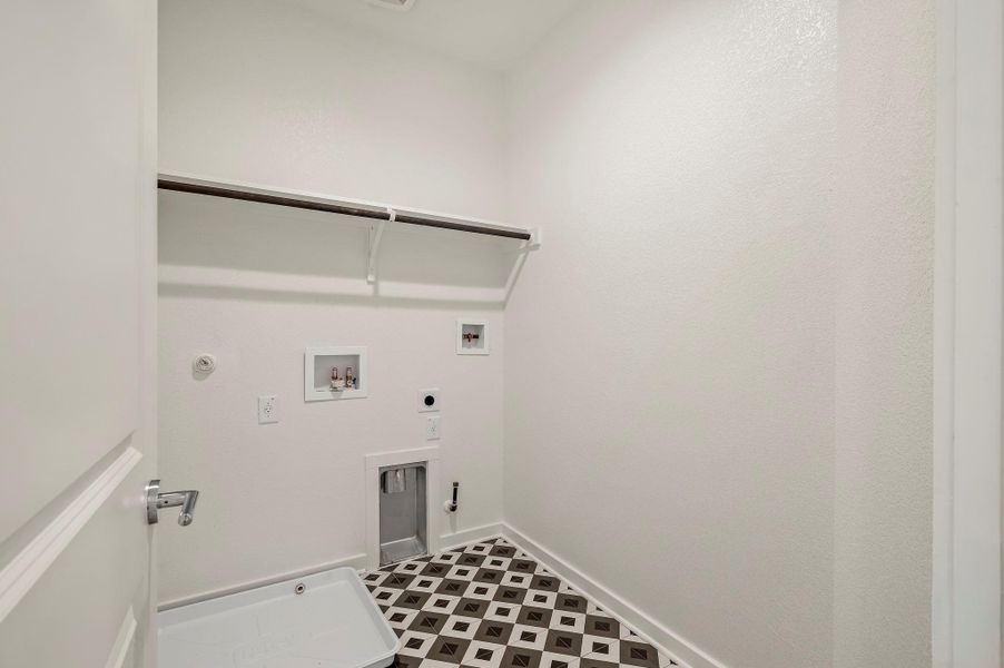 Spacious, unfurnished interior of a new home in , Buda (Image 25).