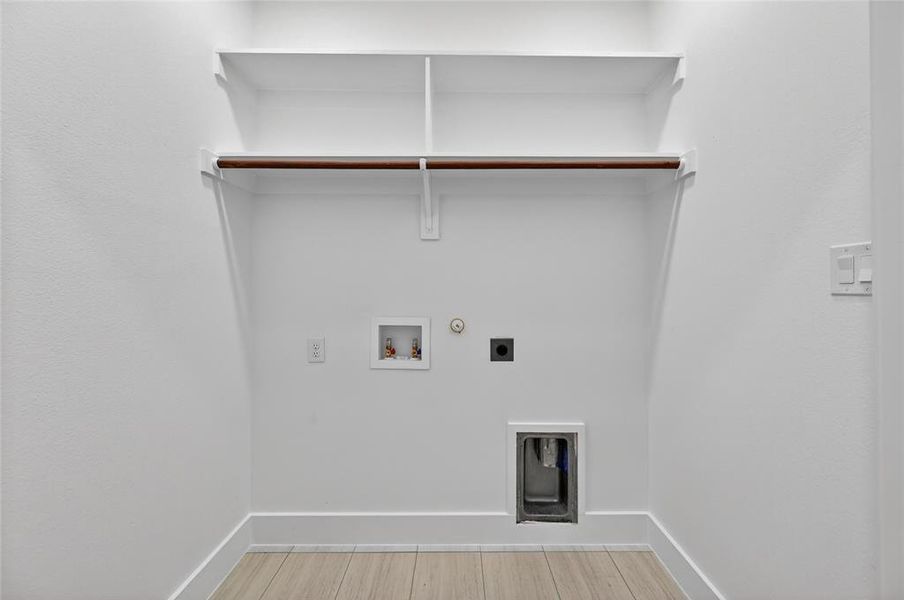 Spacious, unfurnished interior of a new home in , Grand Prairie (Image 20).