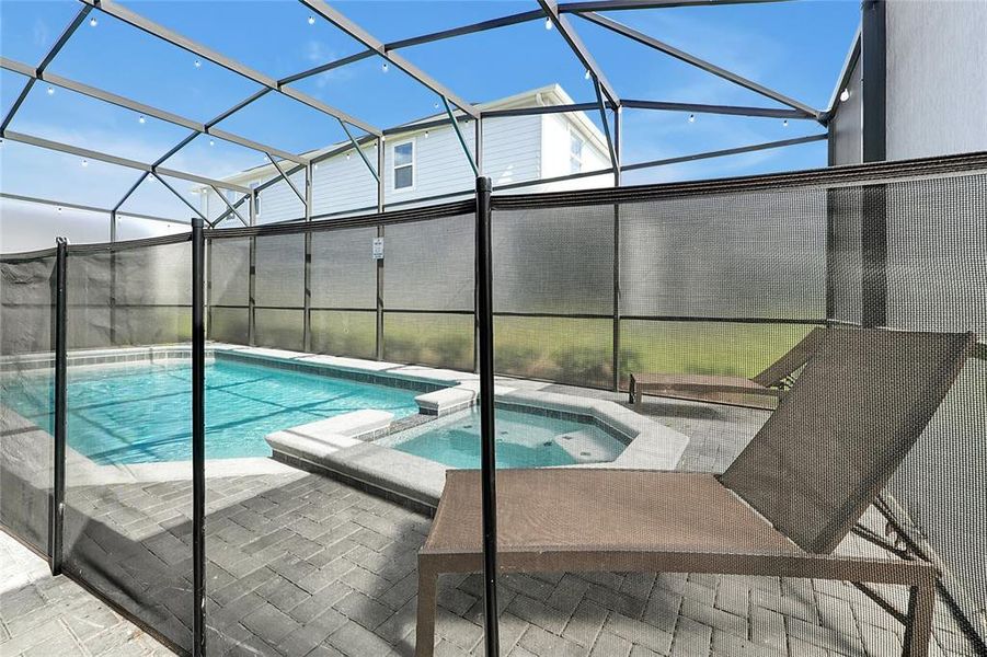 Exterior details and patio area of a home in Windsor Island Resort, Davenport (Image 27).