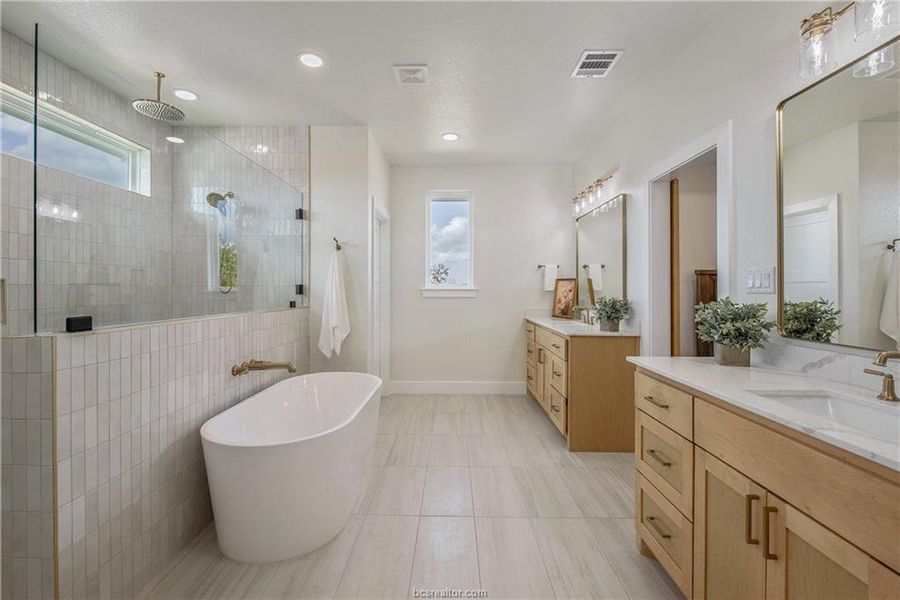 Furnished interior view inside a new home in , Franklin (Image 18).