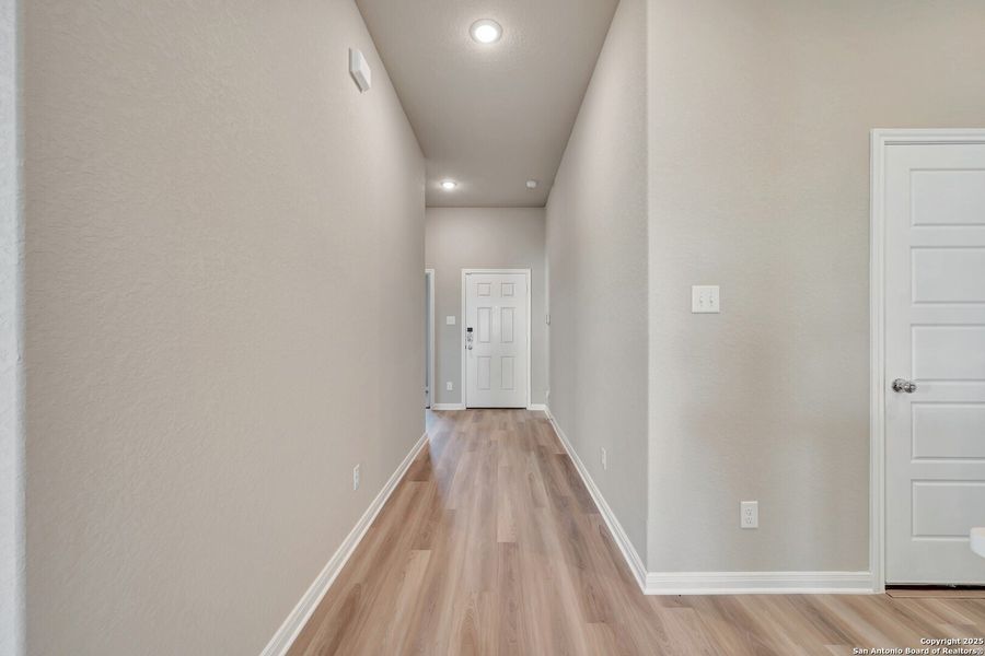 Spacious, unfurnished interior of a new home in Greenspoint Heights, Seguin (Image 31).