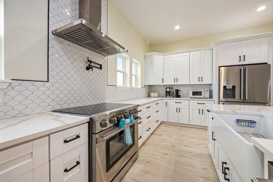 Furnished interior view inside a new home in , Galveston (Image 27).