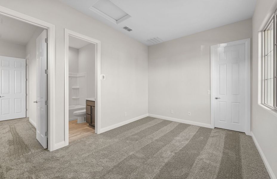 Spacious, unfurnished interior of a new home in Artisan at Asante, Surprise (Image 20).