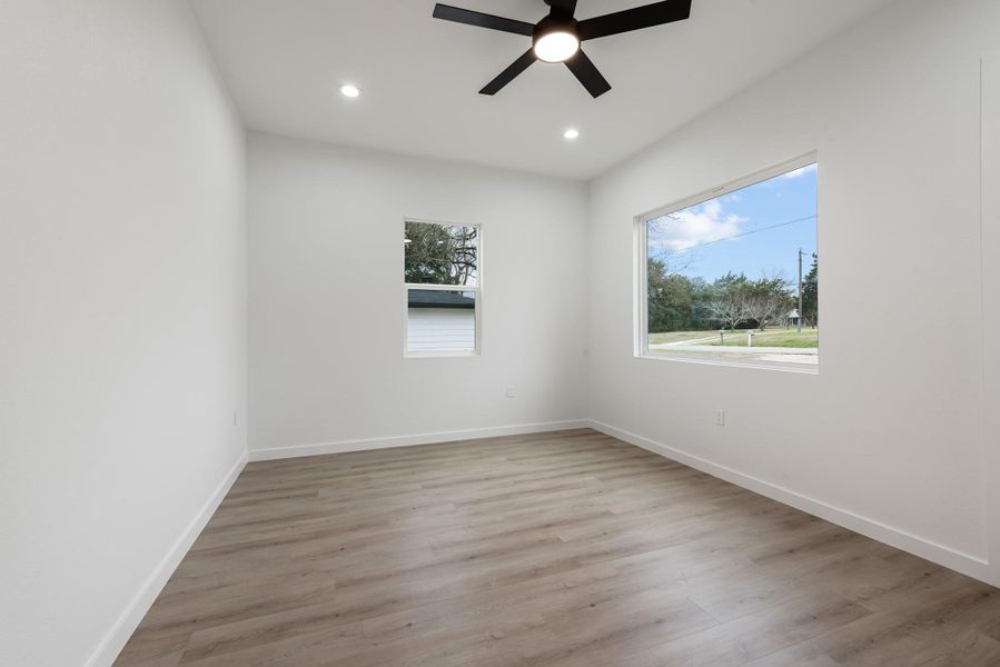 Spacious, unfurnished interior of a new home in , Anderson (Image 28).