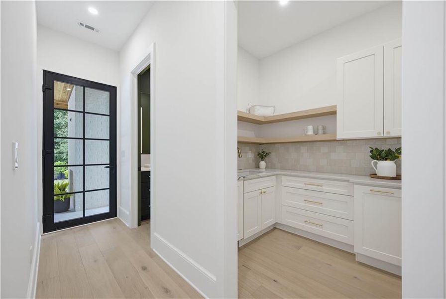 Furnished interior view inside a new home in , Atlanta (Image 89).