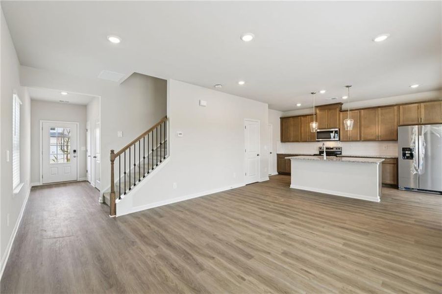 Spacious, unfurnished interior of a new home in Hawthorne Station, College Park (Image 12).