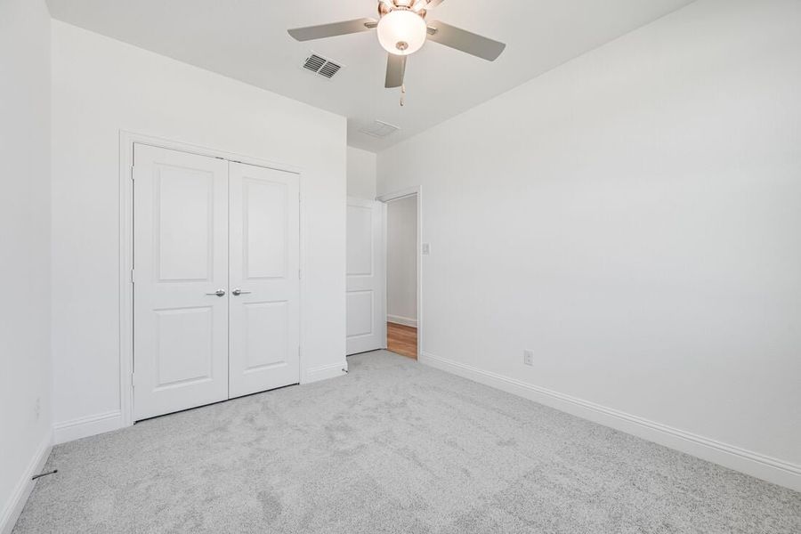 Spacious, unfurnished interior of a new home in Madero 50s, Fort Worth (Image 20). Spacious, unfurnished interior of a new home in Madero 50s, Fort Worth (Image 20).