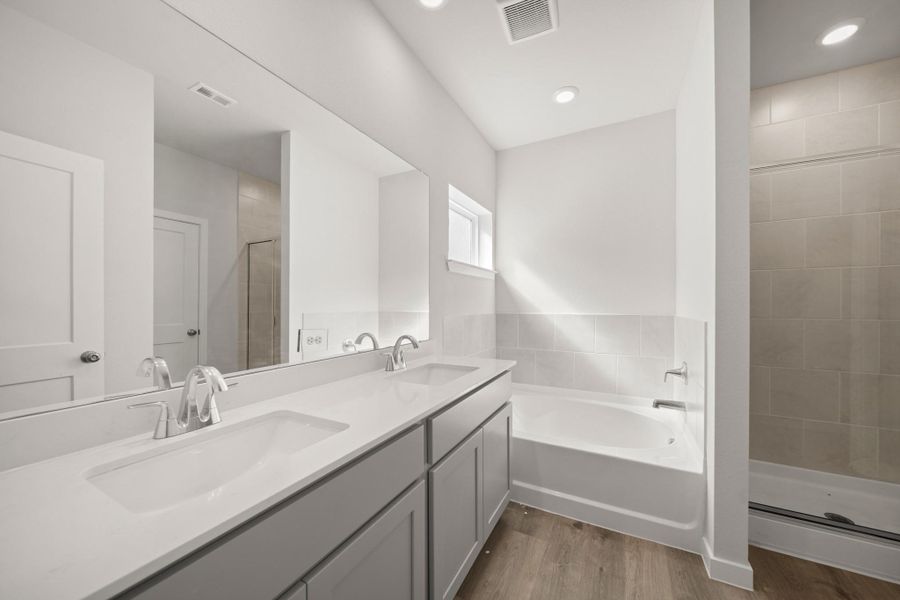 Furnished interior view inside a new home in Russell Ranch, Bay City (Image 12).