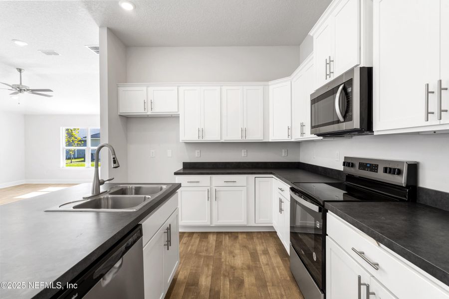 Furnished interior view inside a new home in Summerglen, Jacksonville (Image 5).