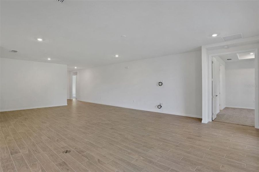 Spacious, unfurnished interior of a new home in Angeline, Land O' Lakes (Image 14).