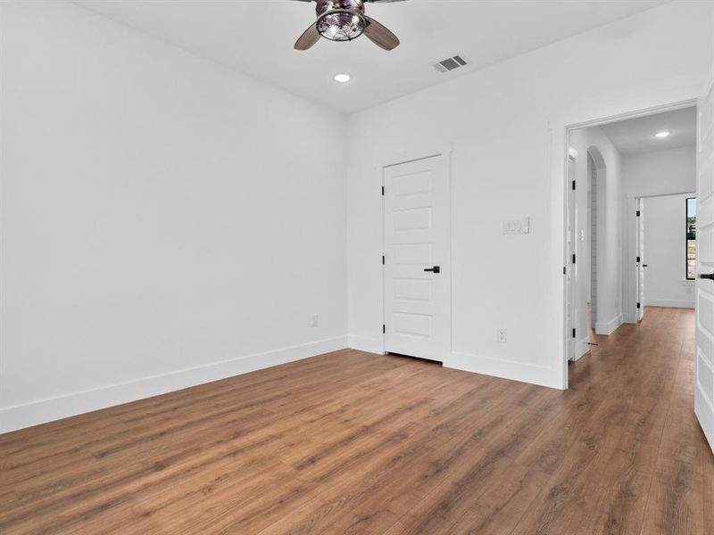 Spacious, unfurnished interior of a new home in , Granbury (Image 19). Spacious, unfurnished interior of a new home in , Granbury (Image 19).