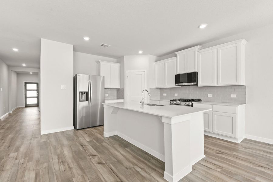 Furnished interior view inside a new home in Country Creek, Mont Belvieu (Image 9).