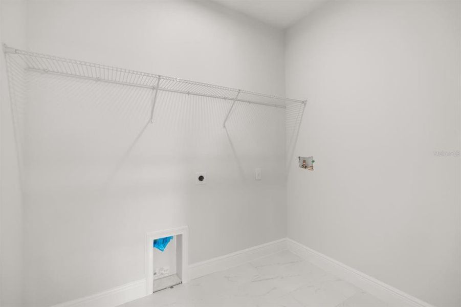 Spacious, unfurnished interior of a new home in , Casselberry (Image 16).