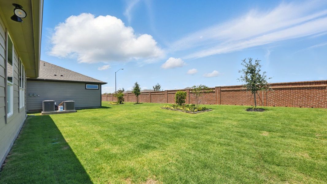 Exterior details and patio area of a home in Eagle Creek, Denton (Image 22).