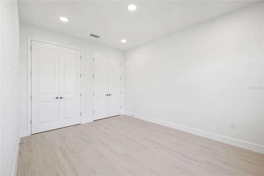 Spacious, unfurnished interior of a new home in , Winter Garden (Image 43).