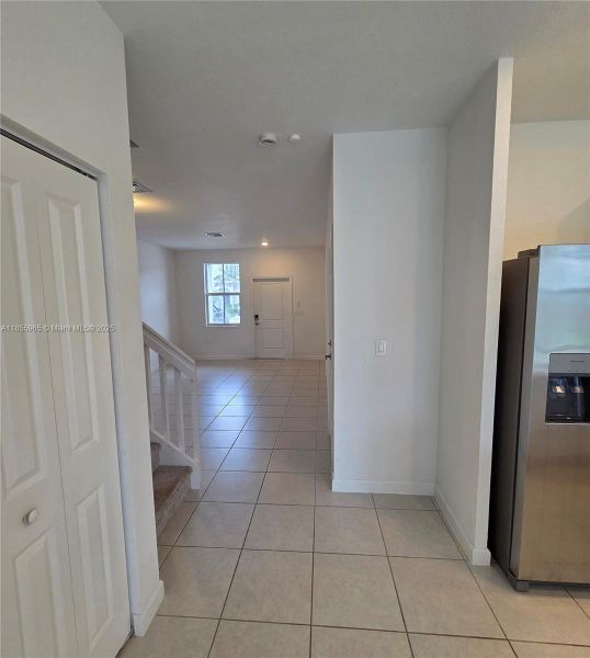 Spacious, unfurnished interior of a new home in , Coral Springs (Image 19).