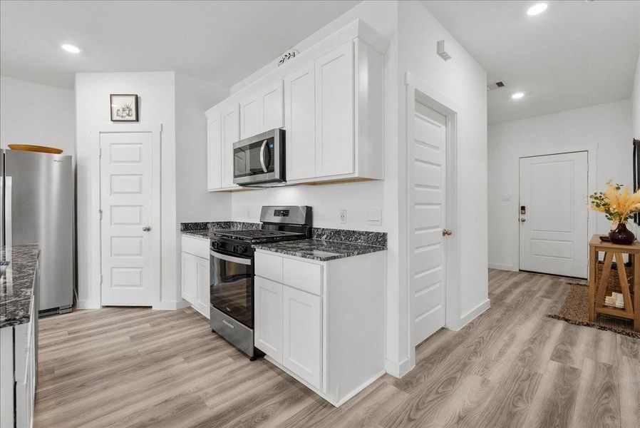 Furnished interior view inside a new home in Central Park, Texas City (Image 17).
