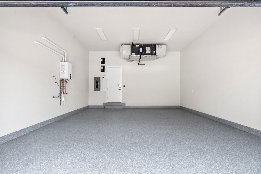 GARAGE GARAGE