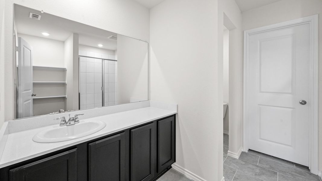 Furnished interior view inside a new home in Saddlebrook, Waxahachie (Image 14).